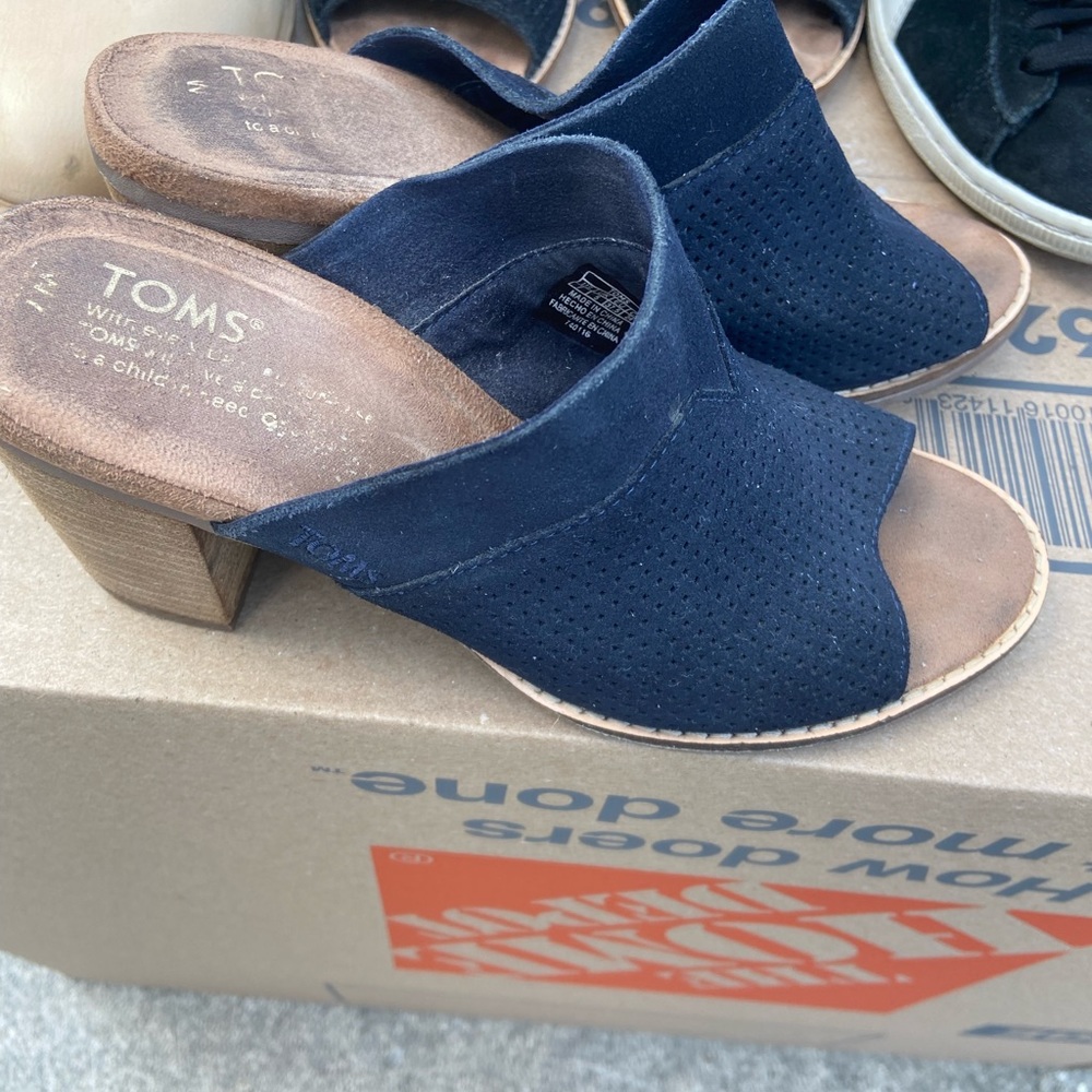 Toms slide on